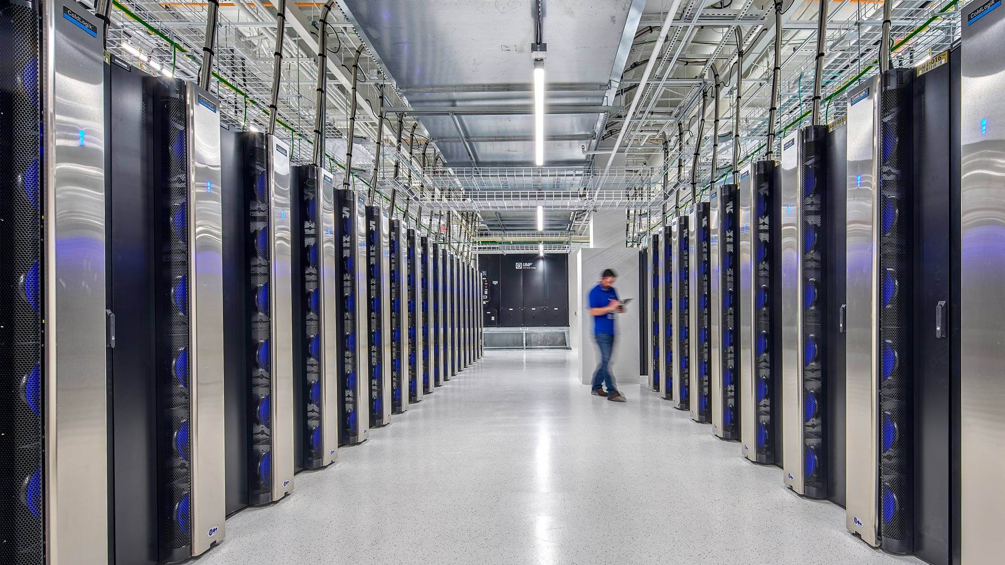 blog-artificial-intelligence-data-center-design-databank-2000x1125_1693521799