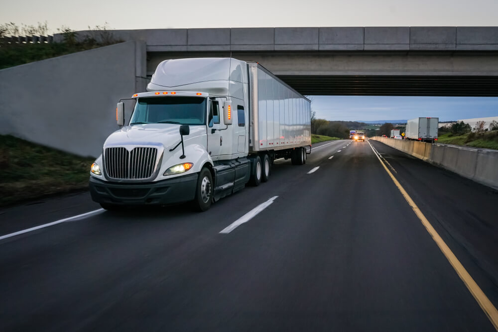 Semi-truck,Commercial,Vehicle,18,Wheeler,On,Highway,With,Overpass
