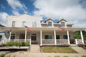 Outside view of the Cottage House Inn in Lanesboro, MN