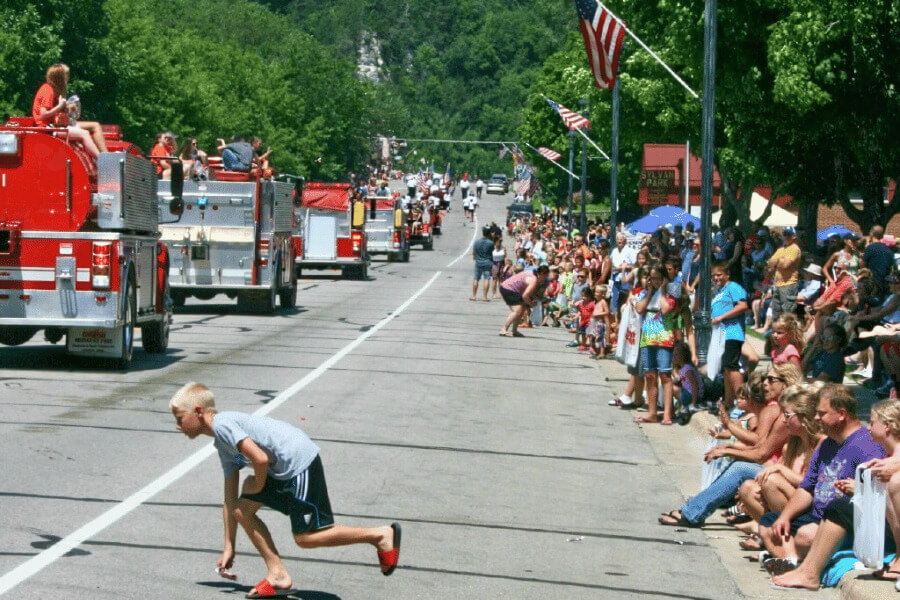 Spectators watching the Grand Parade on Parkway Avenue during Buffalo Bill Days