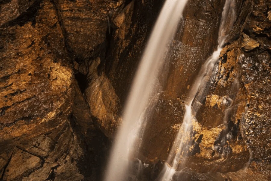 Waterfall in Niagara Cave