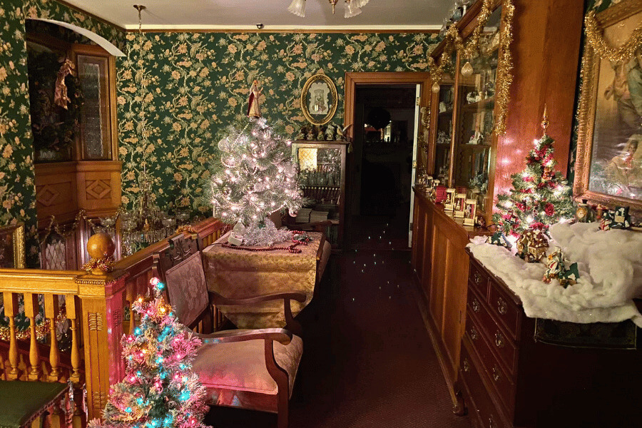 Holiday decorations at Oakenwald Terrace B&B