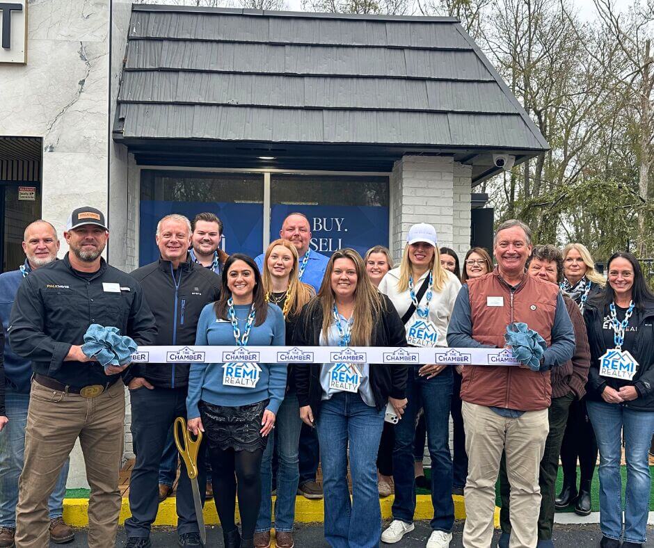 Chamber Ambassadors at ribbon cutting