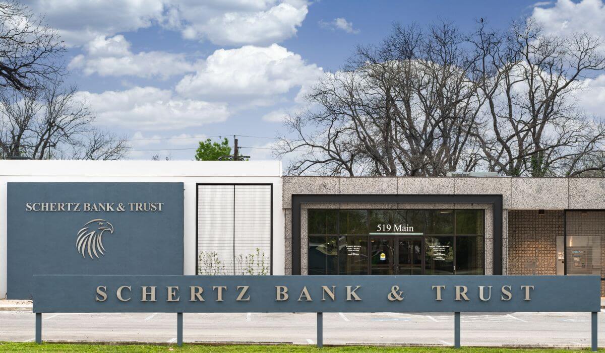 Schertz-Bank--photo---png---small-727323335056a36_7273278e-5056-a36a-0b677c83fd0cd32b