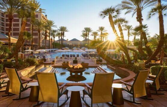 Sunny Palm Springs skyline