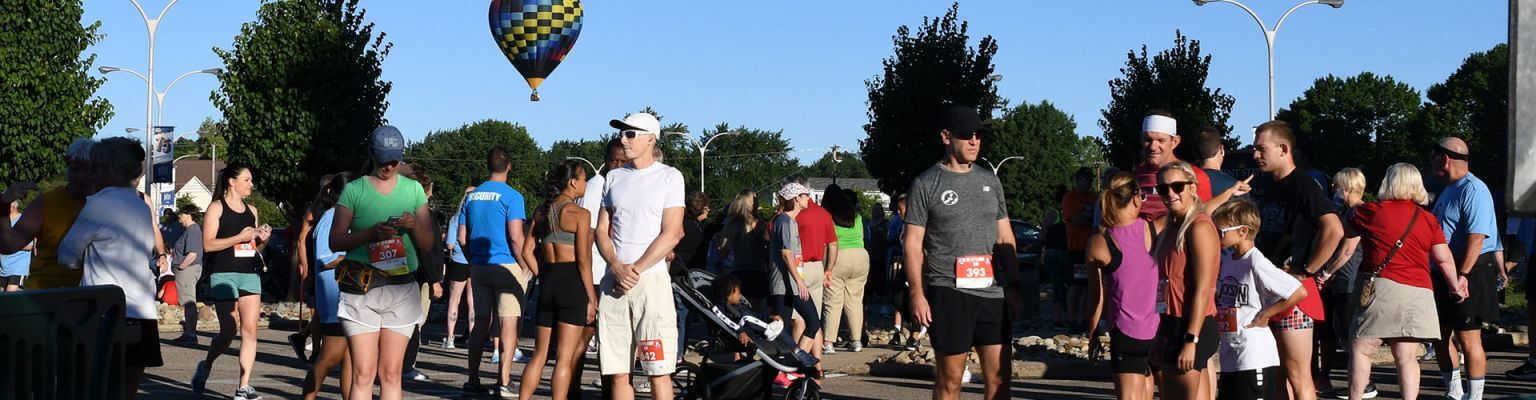 crowd of people watching 5k