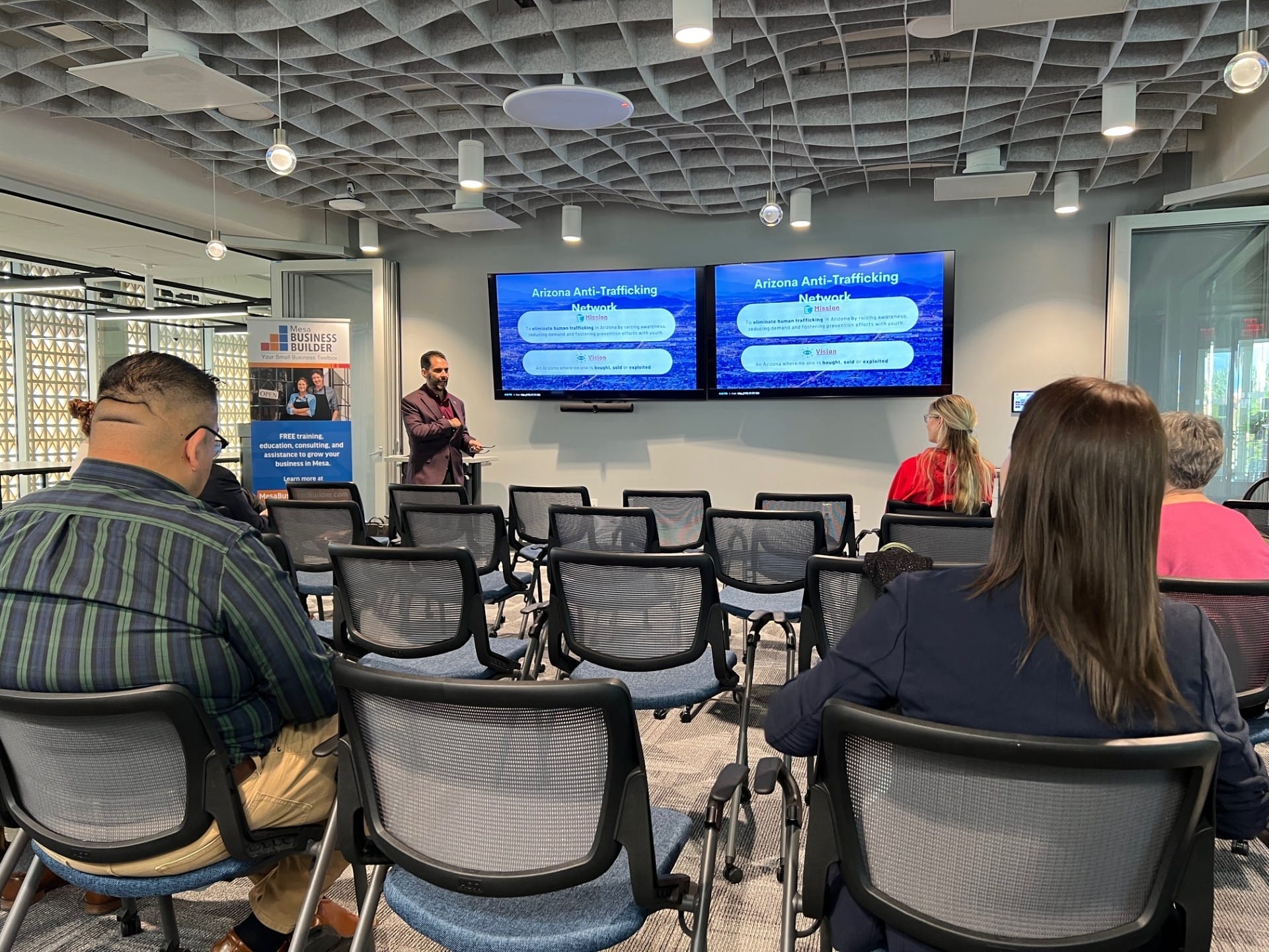 26ea6f94-4c2a-4261-8290-0eaa67b445cd