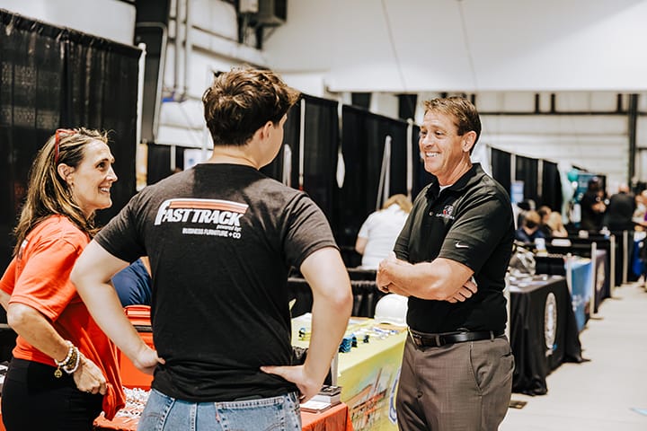 2 business owners connecting and interacting at the business expo