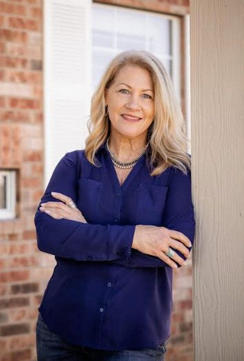 Realtor-Headshot (1)