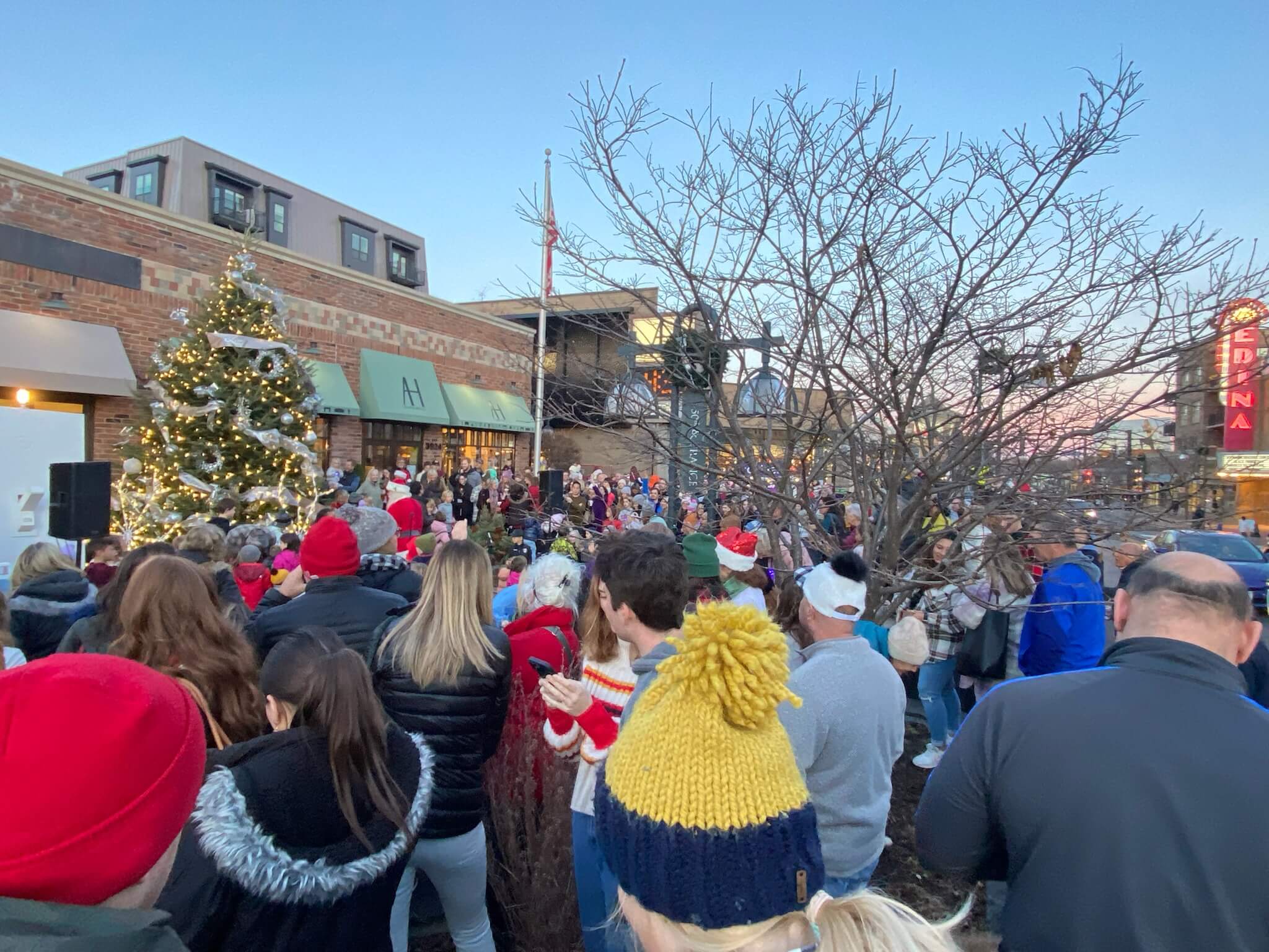 tree_lighting2 Tree Lighting Ceremony at 50th and France