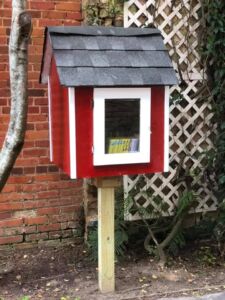 Little library stand