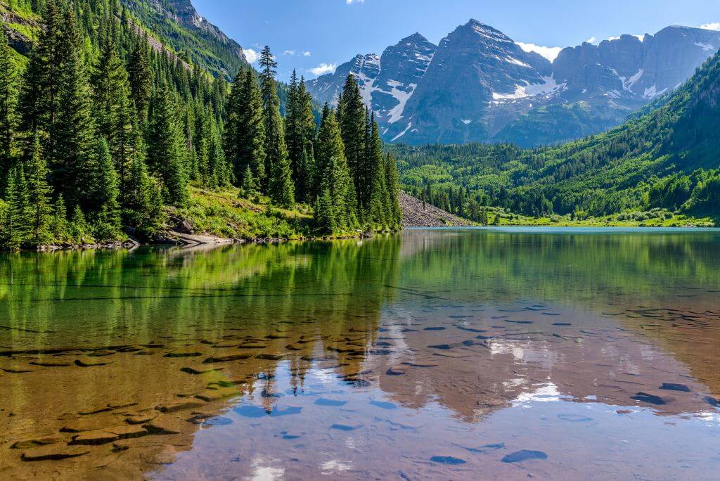 Maroon Lake - A Spring evening at colorful Maroon Lake