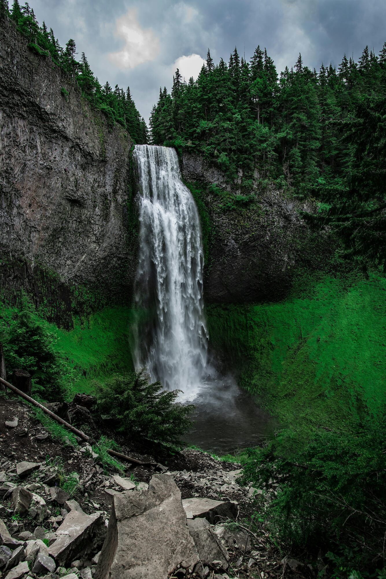nathan-anderson-ZjOQmOOWmGs-unsplash salt creek falls in oregon