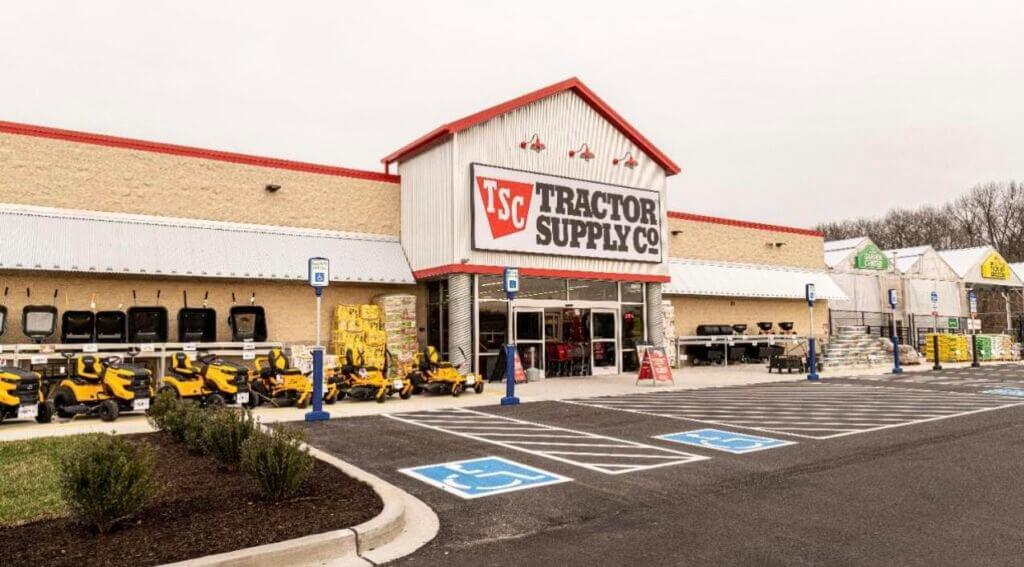 Tractor Supply ext