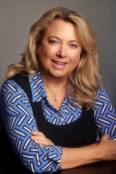 Lisa Hough headshot