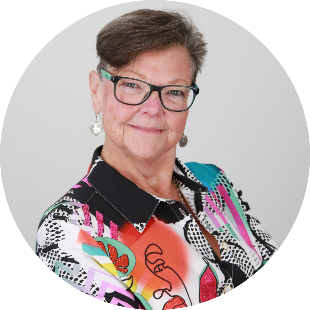 Juliana Wathen circle headshot