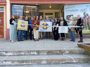 Rebecca Campomanes cuts the ribbon delebrating Wink Design's membership into the Winchester-Clark County Chamber of Commerce.