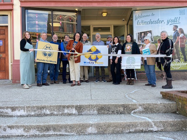 Rebecca Campomanes cuts the ribbon delebrating Wink Design's membership into the Winchester-Clark County Chamber of Commerce.