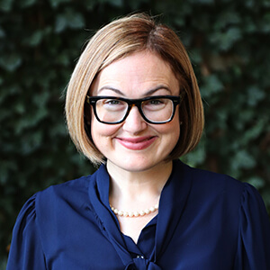 Zoe Headshot 2021 web
