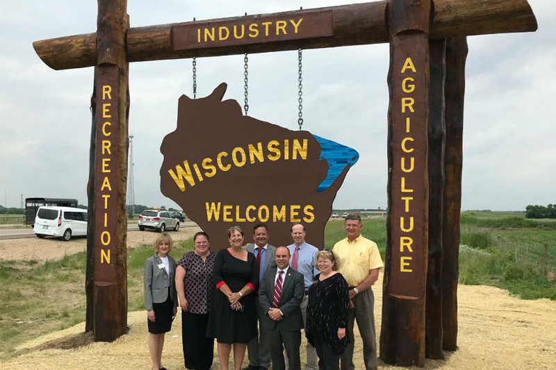 Hudson chamber community at the Wisconsin state monument sign.