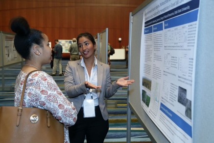 SWaMMP student Gabriela Judd presenting her award-winning poster at the SWS Annual Meeting