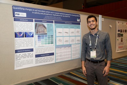 SWaMMP student Marco Fernandez at the SWS Annual Meeting poster session