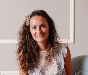 Ana Tavares Headshot