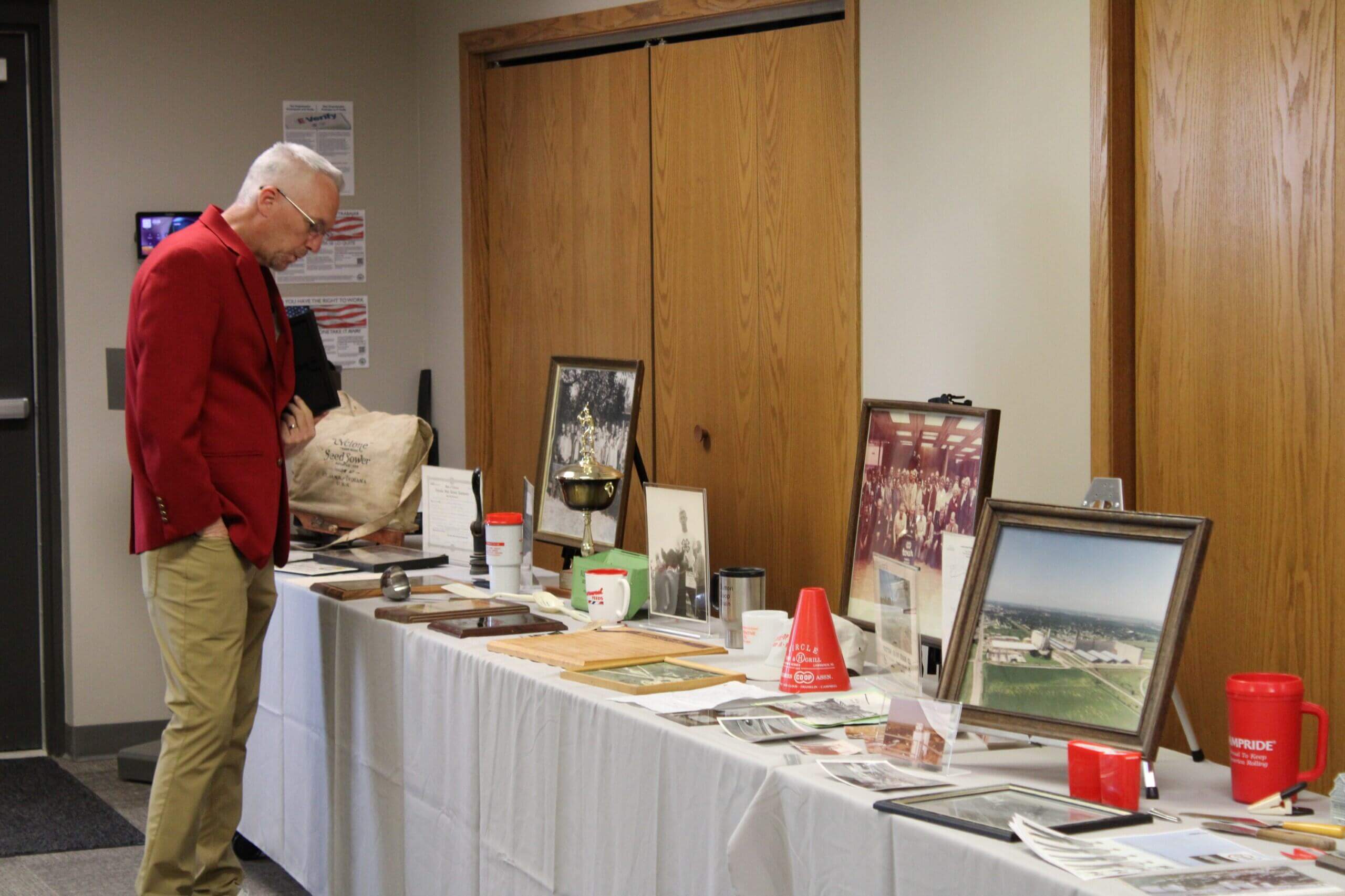 f051175b-5274-4c16-90f0-e601116a07c2