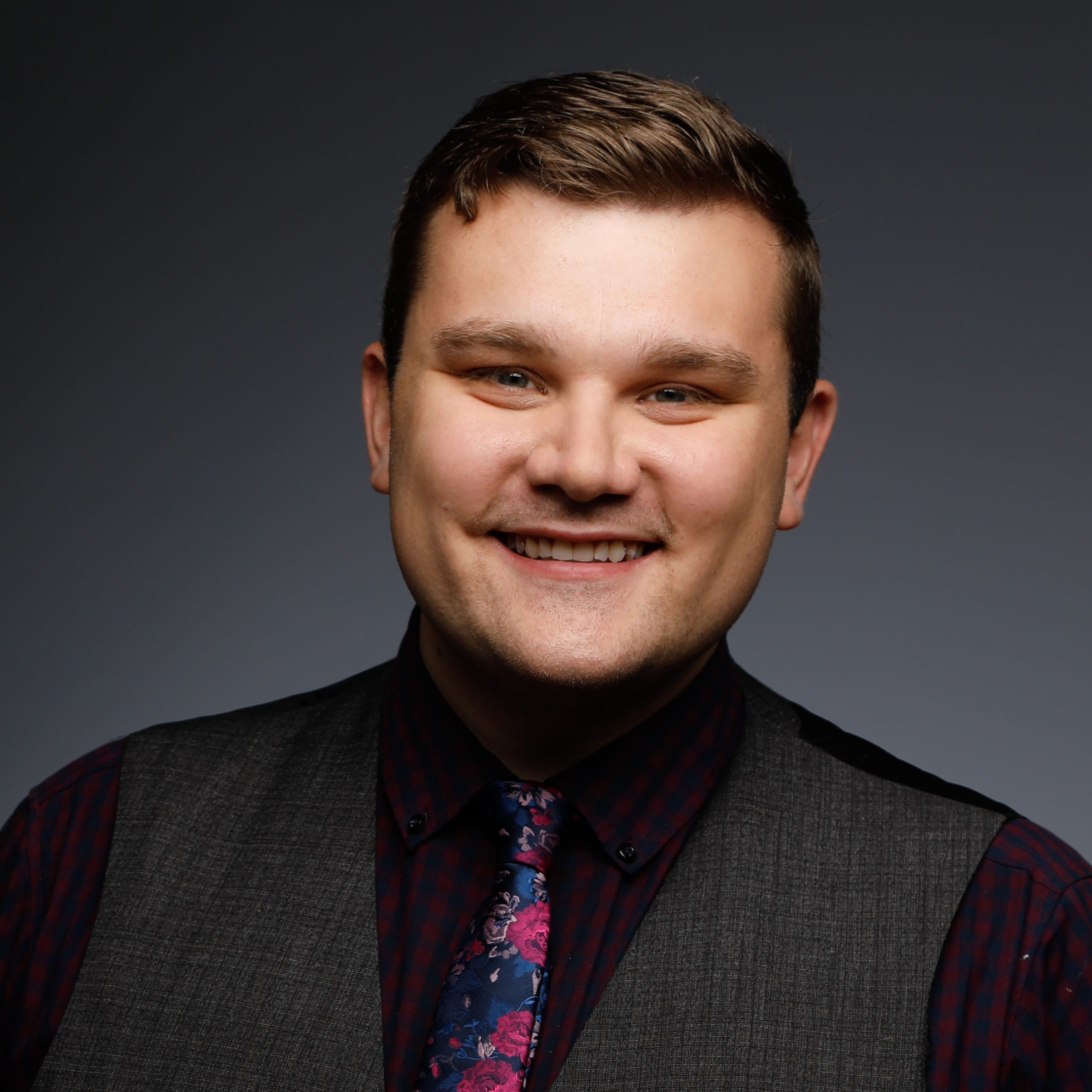 Zachary Thomas Headshot (1)