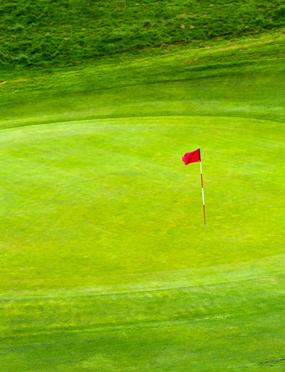 picture of flag on golf course