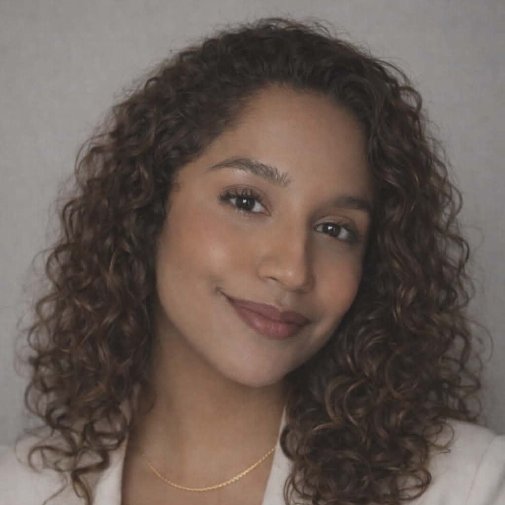 Deja Cooper headshot