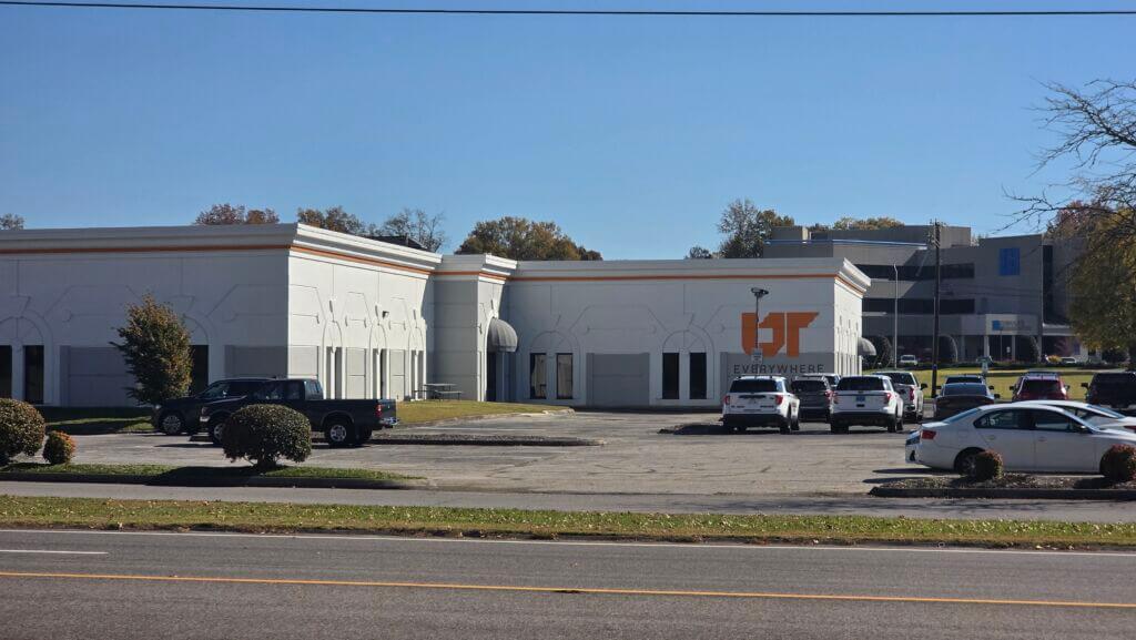 Side entrance &amp; parking lot next to Applebee's