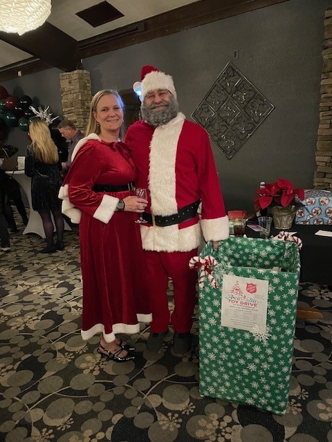 Mr. &amp; Mrs. Claus (Dr. Aaron and Sandy Steuck)