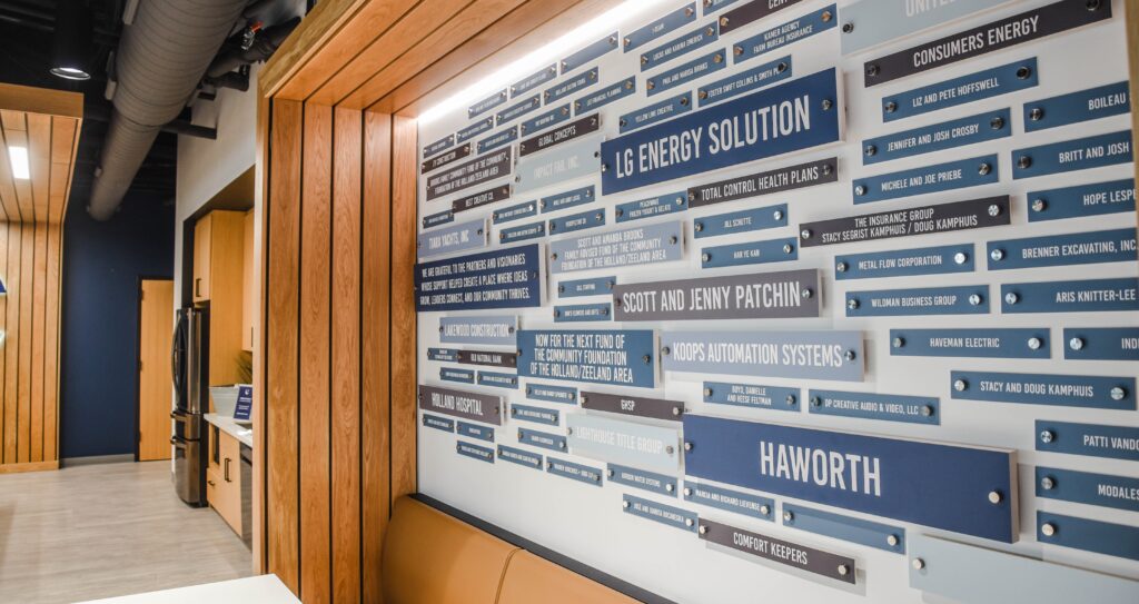 WestCoastChamberRibbonCutting2026_037