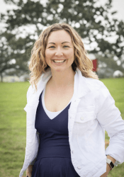 Headshot of Heather Holmes.