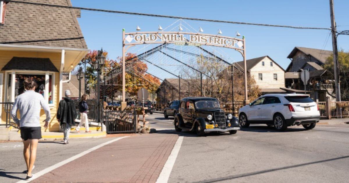 FTA-MEDIA-MOLLYF-Pigeon Forge Spots
