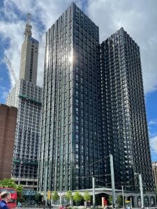 Le 101 George Street est actuellement le bâtiment modulaire le plus haut du monde. Crédit photo : Michael Hough