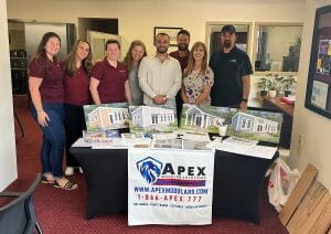 Issa Nesheiwat e Apex Modular Solutions participam do evento "Tiny Home Experience" com o Ulster Saving Bank.