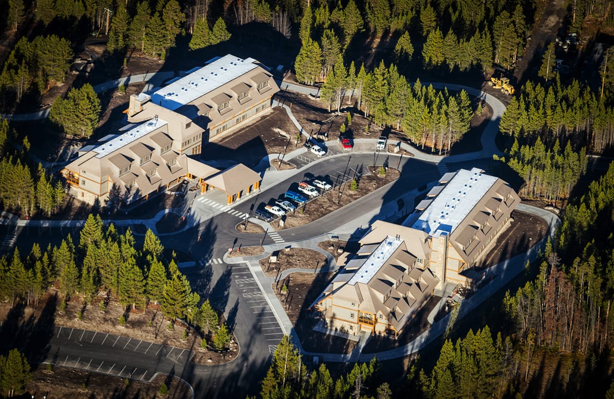 Vue aérienne du Yellowstone Canyon Lodge