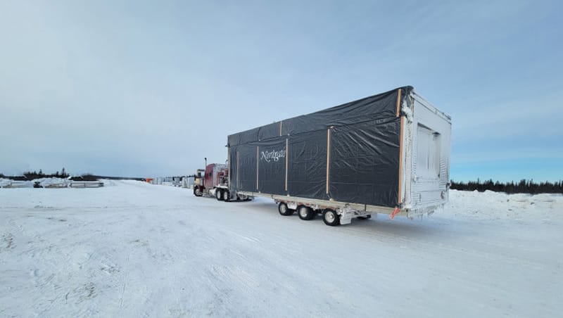 Northgate Modular transporte des unités modulaires dans l'Arctique.