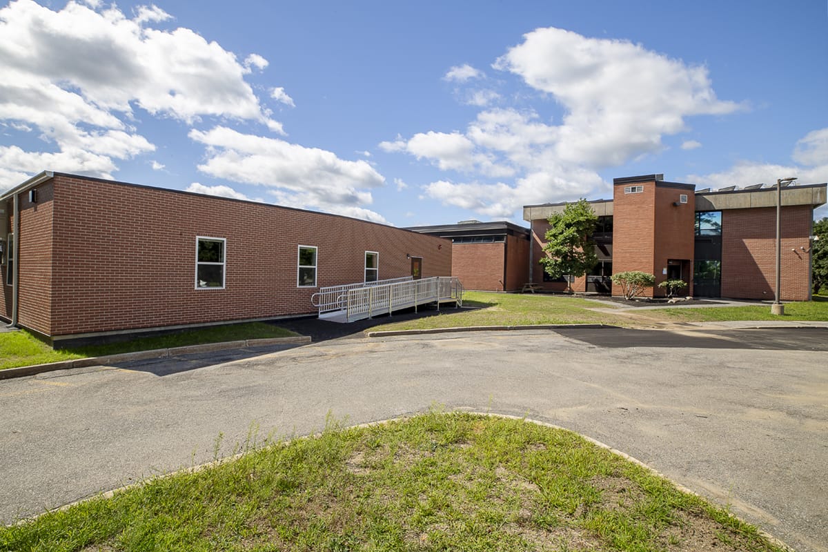 Triumph-Modular-Nashoba-Tech-Finished-Exterior-with-ramp_1200x800