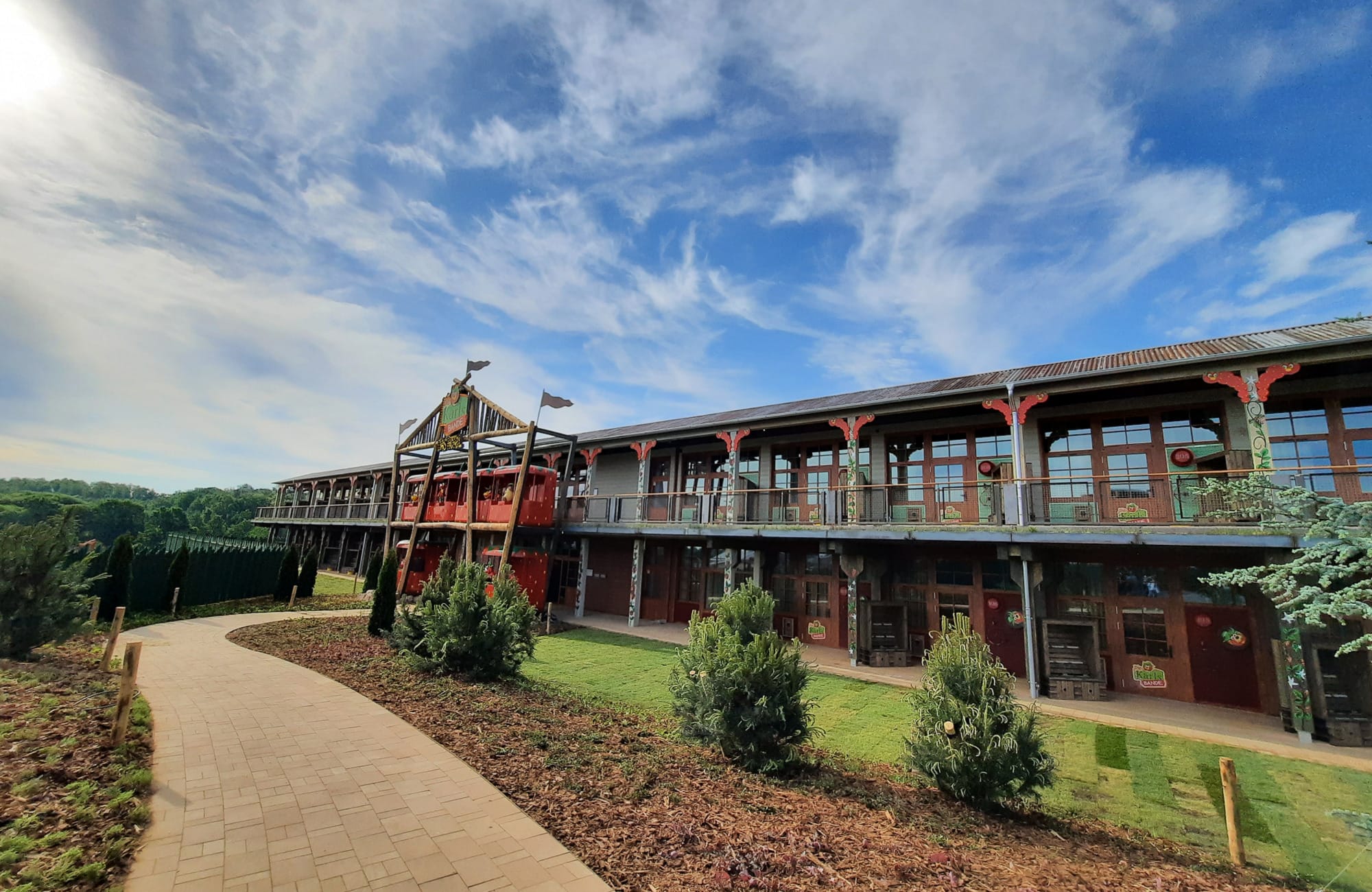 Volumetric-Building-Companies_Die-Karls_Ev2