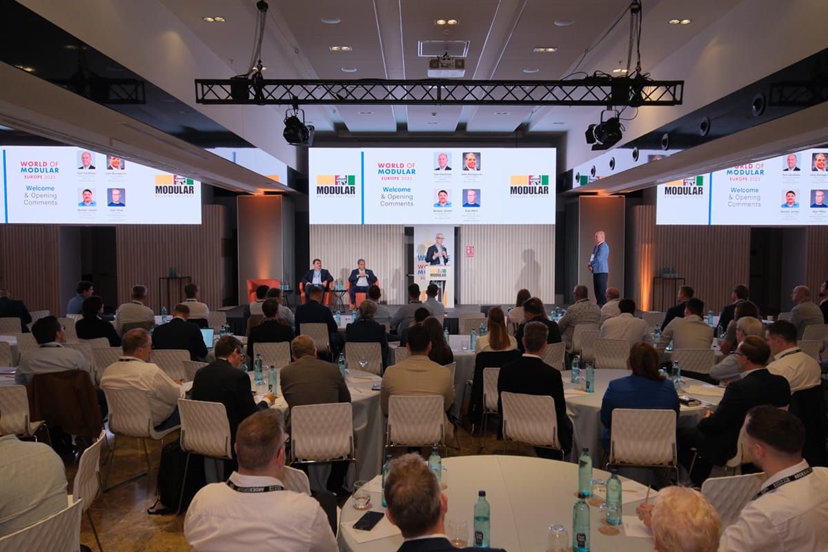 Alan Milne speaks to the attendees at World of Modular Europe in 2025