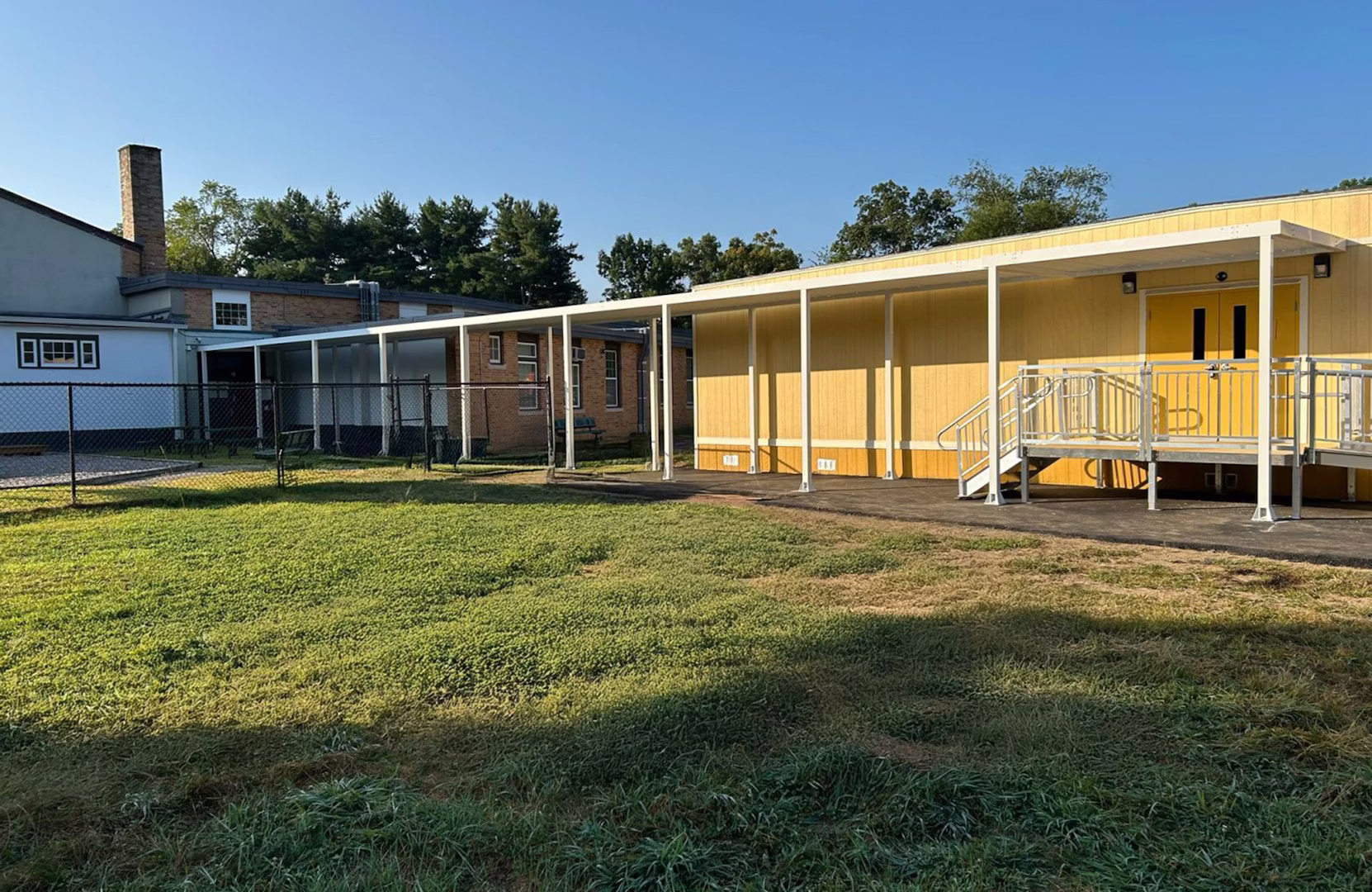 ModularGenius_SaintCarlosAcustisModularEducationWing_Exterior