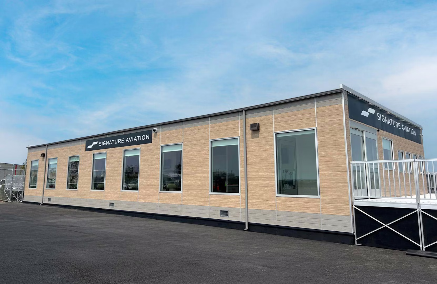 ModularGenius_SignatureAviationWesthamptonTemporaryAirportTerminal_Exterior