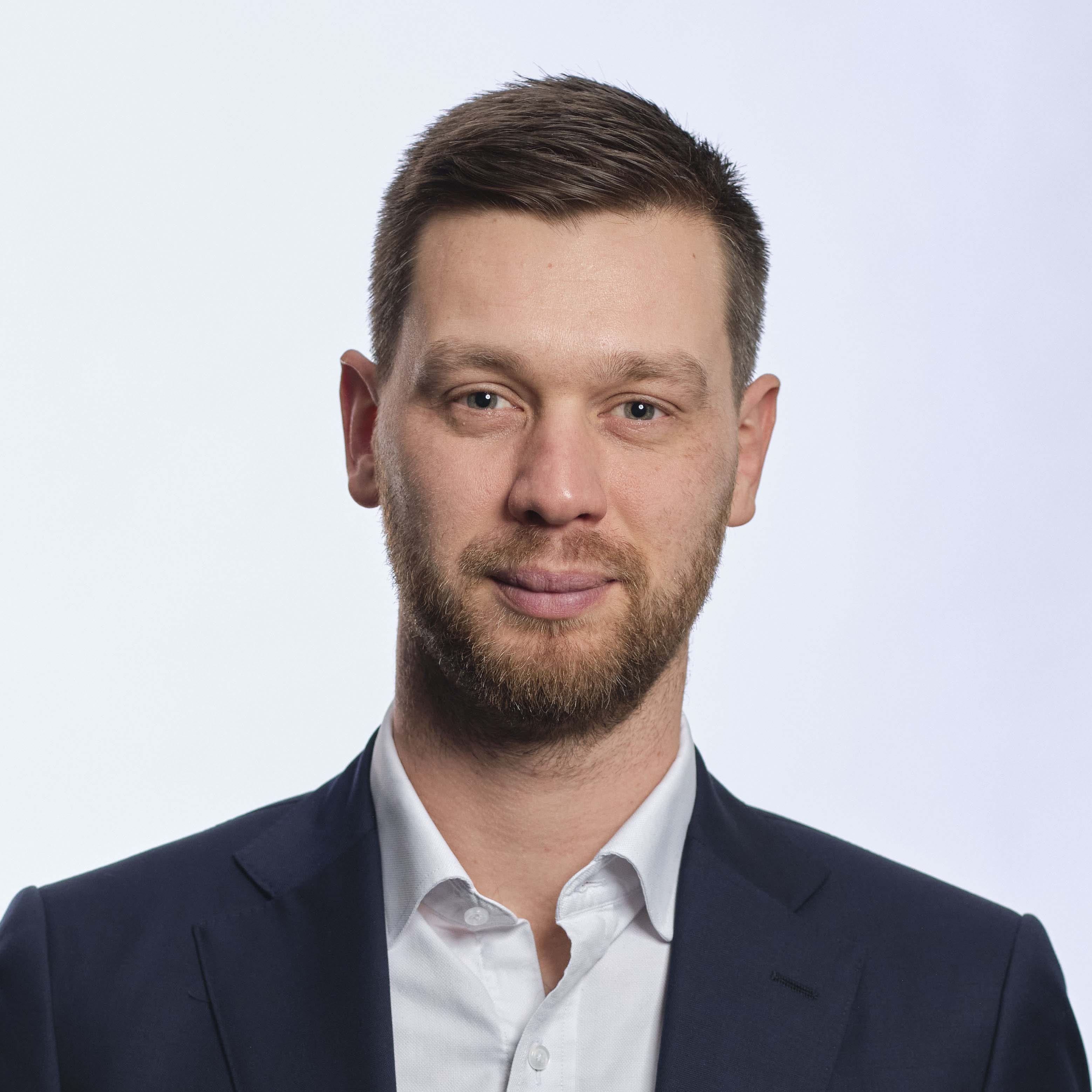 Deutsche Bank - DWS staff headshots.
Ruben Bos
Date: 28 February 2024
Photographs by Amit Lennon