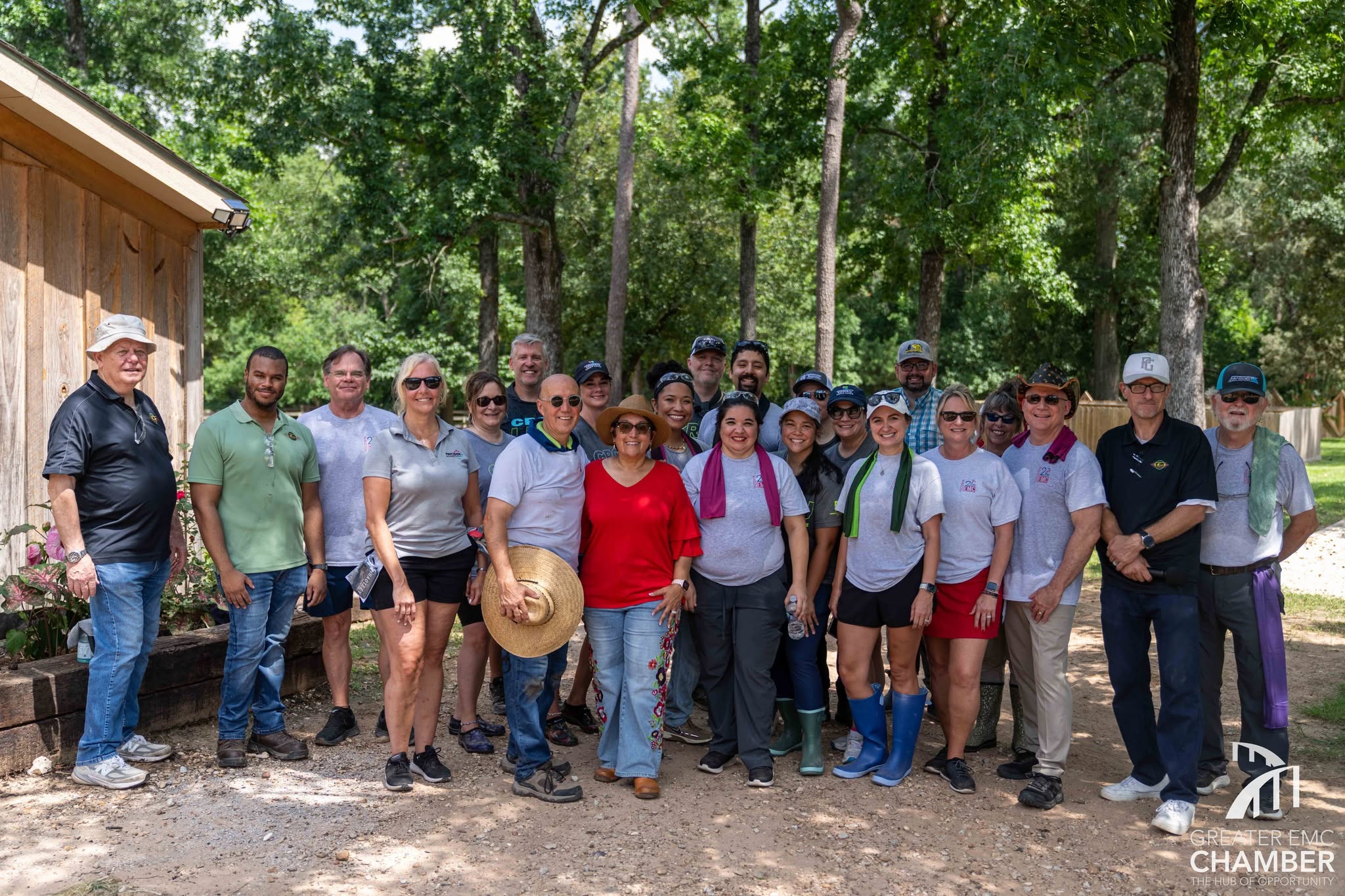 01_GroupPhoto Twenty-three Chamber volunteers came together to serve, learn, and strengthen our community through Bobbi's Angels Give Back Day.