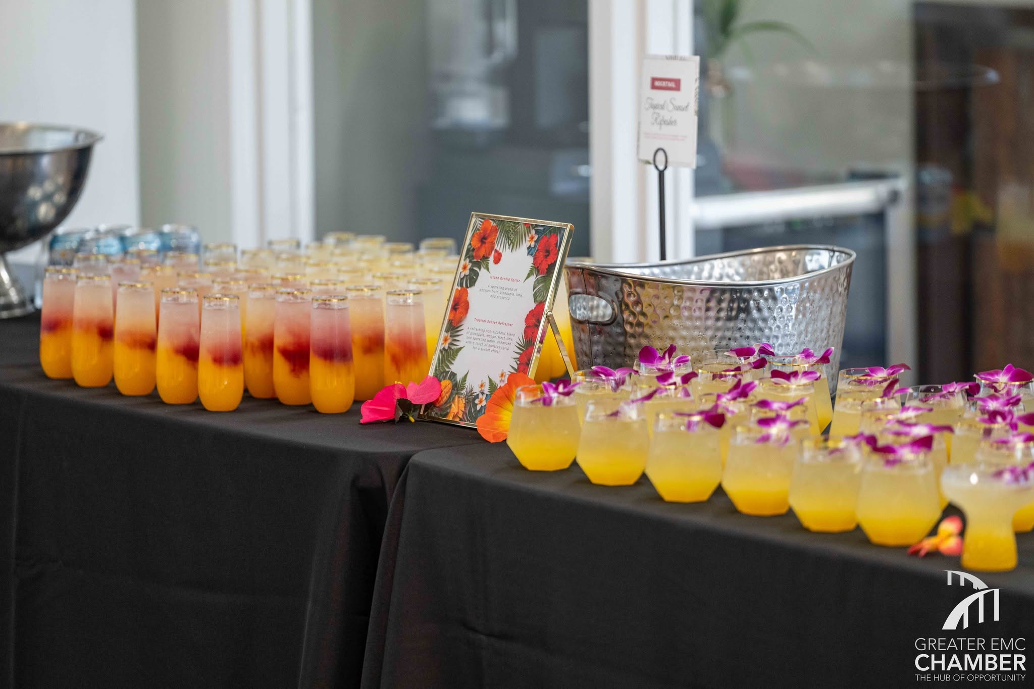 2026_07_LLL_HubPhoto_02 Cocktails and mocktails were available to guests when they arrived, kicking off the experience with an elevated and relaxed mood.