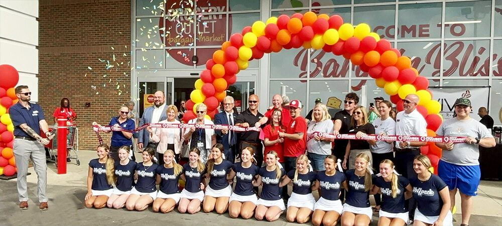 grocery outlet ribbon cutting