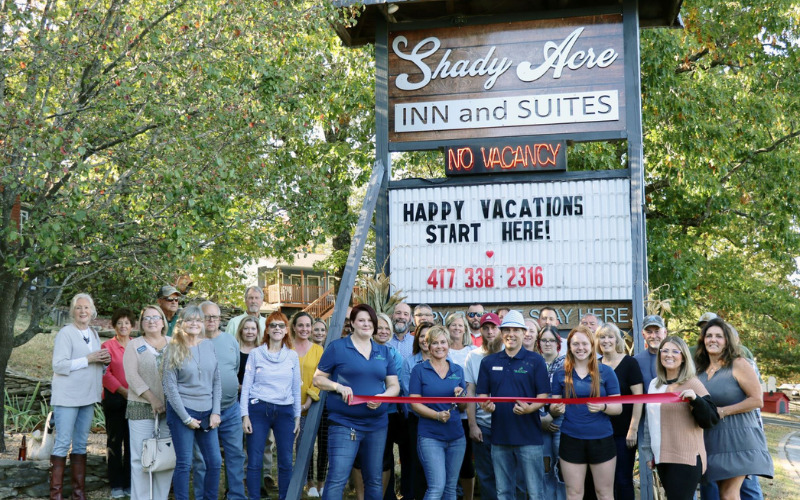 Shady Acre Inn & Suites 800